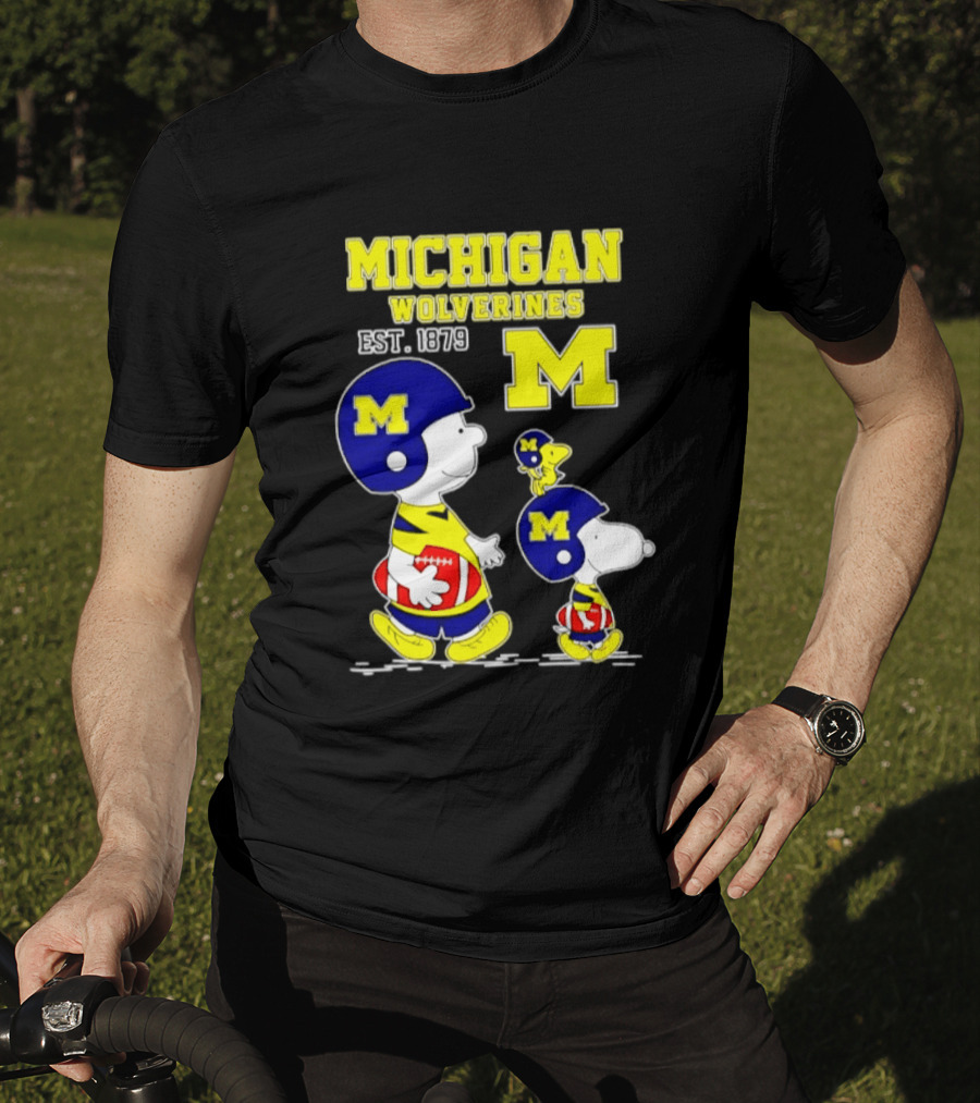 Michigan Wolverines EST 1879 Snoopy Charlie Brown Football Iconic M T-Shirt