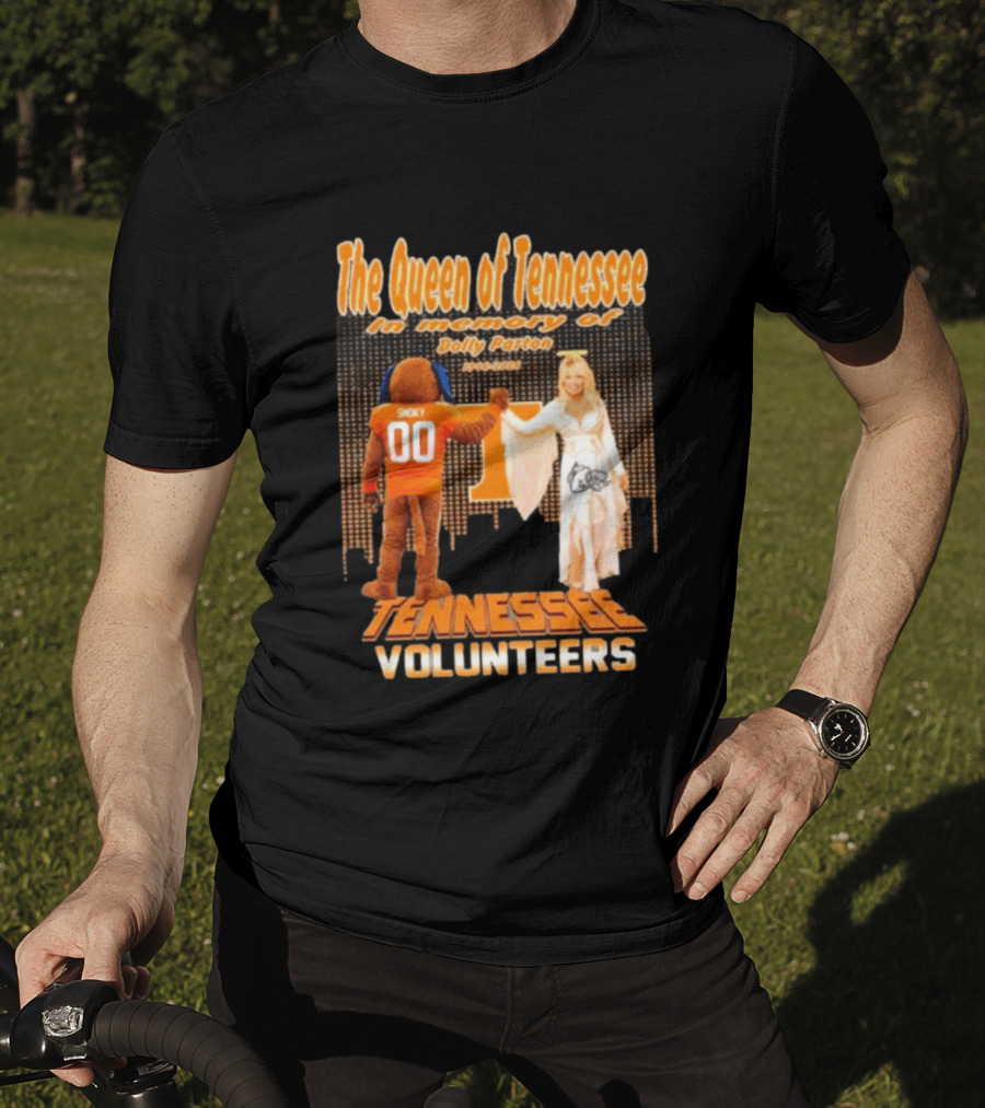 The Queen Of Tennessee In Memory Of Dolly Parton Smoky Tennessee Volunteers 1946 2026 T-Shirt