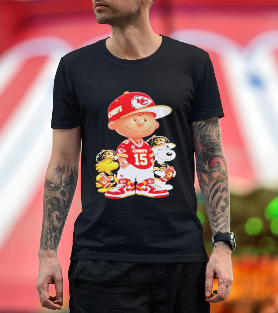 Peanuts Chiefs Patrick Mahomes Football Kansas City Charlie Brown Snoopy Woodstock T-Shirt