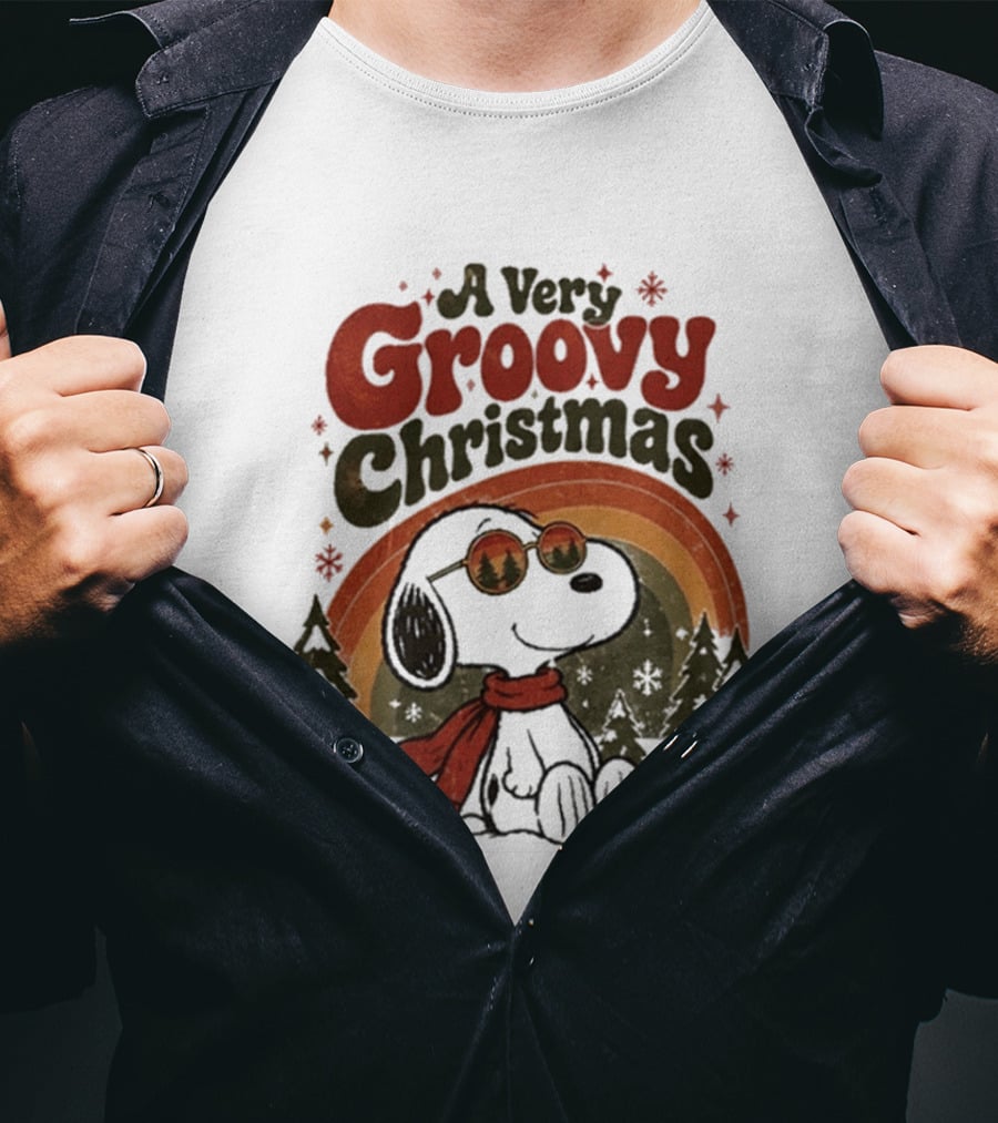 Snoopy A Very Groovy Christmas Retro Holiday Peanuts T-Shirt