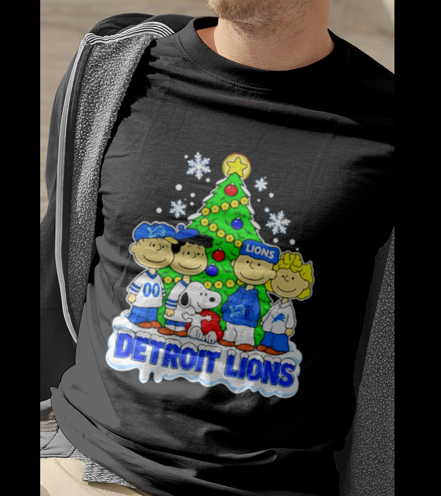Peanuts Christmas Tree Detroit Lions Team Snoopy Woodstock T-Shirt