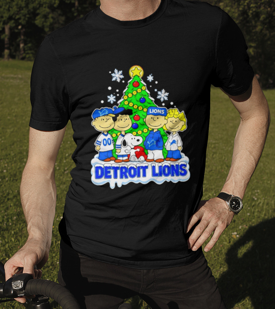 Peanuts Christmas Tree Detroit Lions Team Snoopy Woodstock T-Shirt
