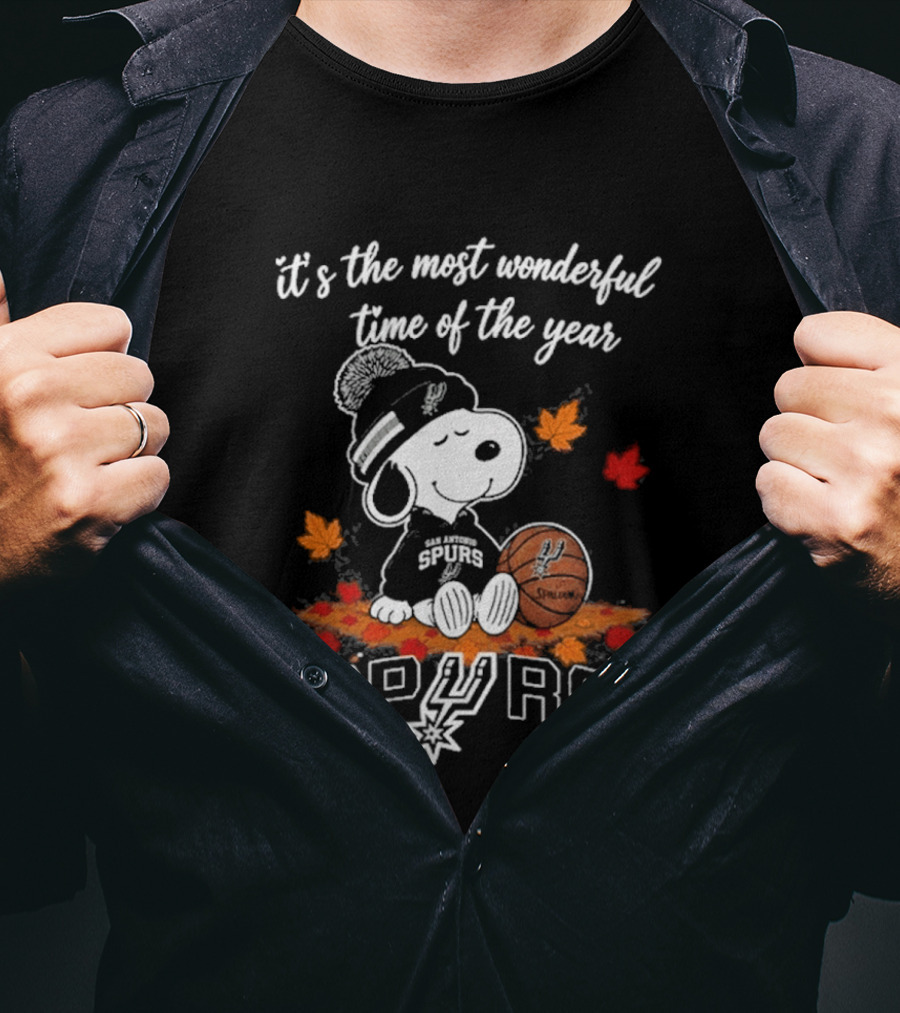 San Antonio Spurs Snoopy It's The Most Wonderful Time Of The Year Autumn Football Leaves T-Shirt