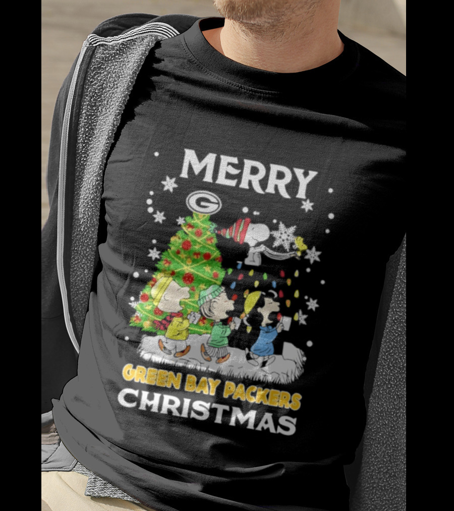 Merry Green Bay Packers Peanuts Christmas Caroling With Snoopy And Woodstock T-Shirt