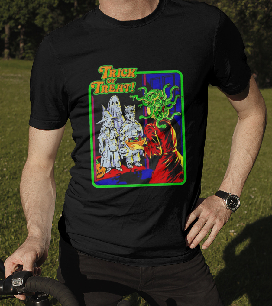 Trick Or Treat Medusa Halloween Retro Comic T-Shirt
