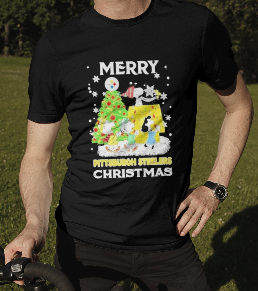 Merry Christmas 2026 Pittsburgh Steelers Peanuts Tree And Snoopy T-Shirt