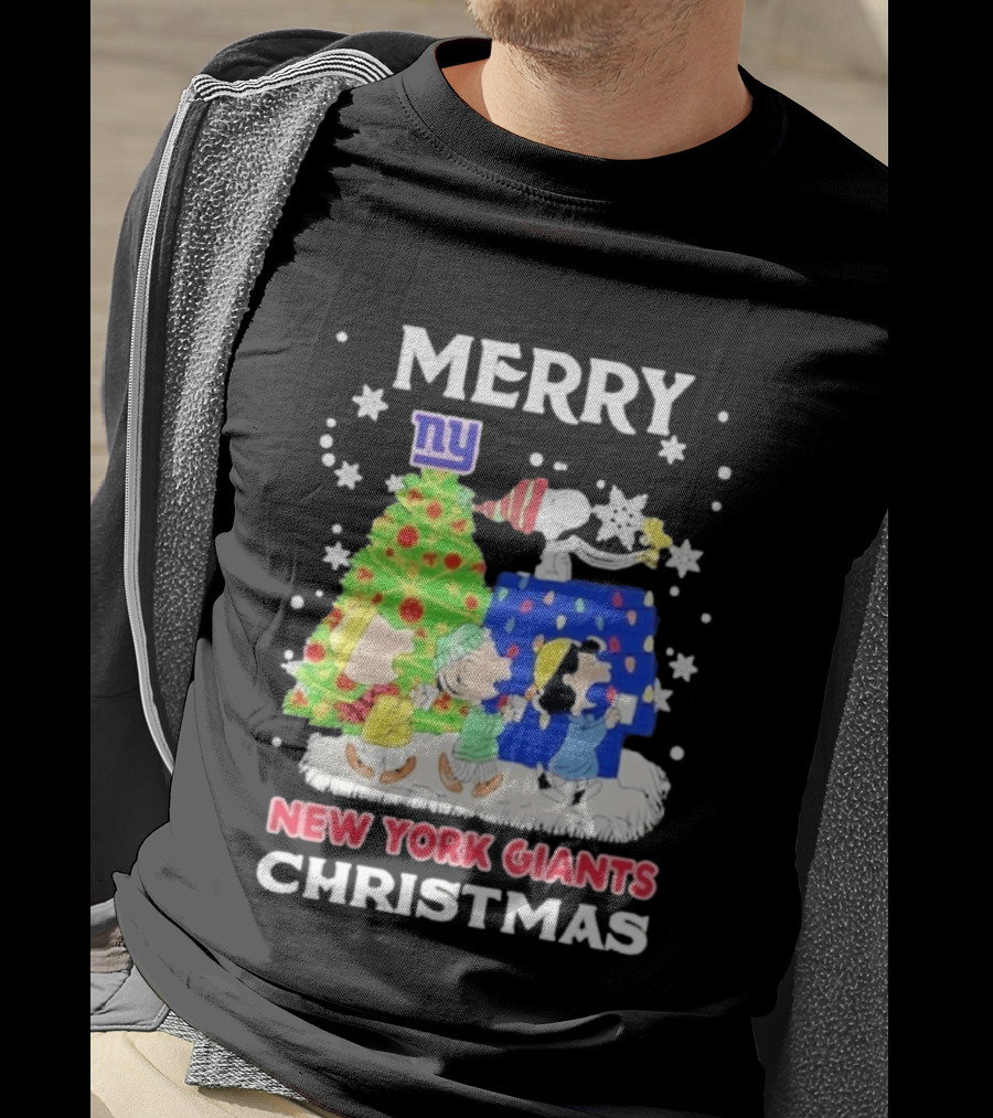 New York Giants Peanuts Merry Christmas 2026 Snoopy Woodstock Charlie Brown T-Shirt