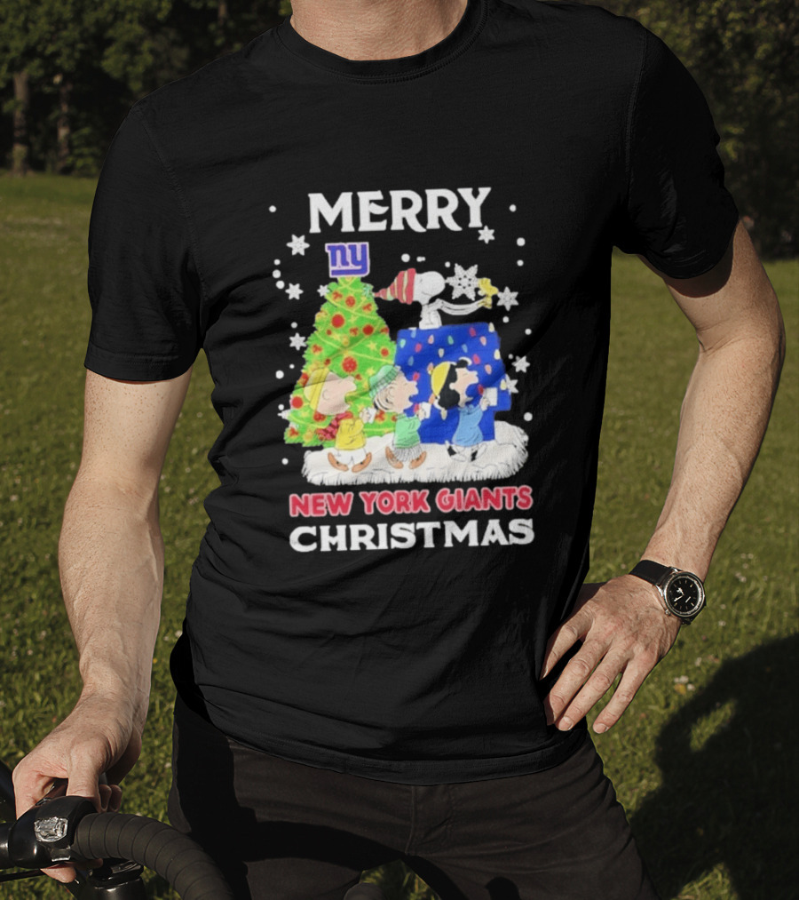 New York Giants Peanuts Merry Christmas 2026 Snoopy Woodstock Charlie Brown T-Shirt