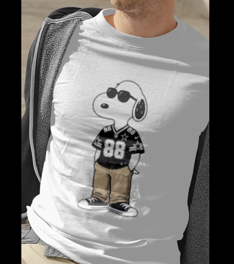 Snoopy Dallas Cowboys 88 Jersey Sunglasses 2026 Football Collaboration T-Shirt