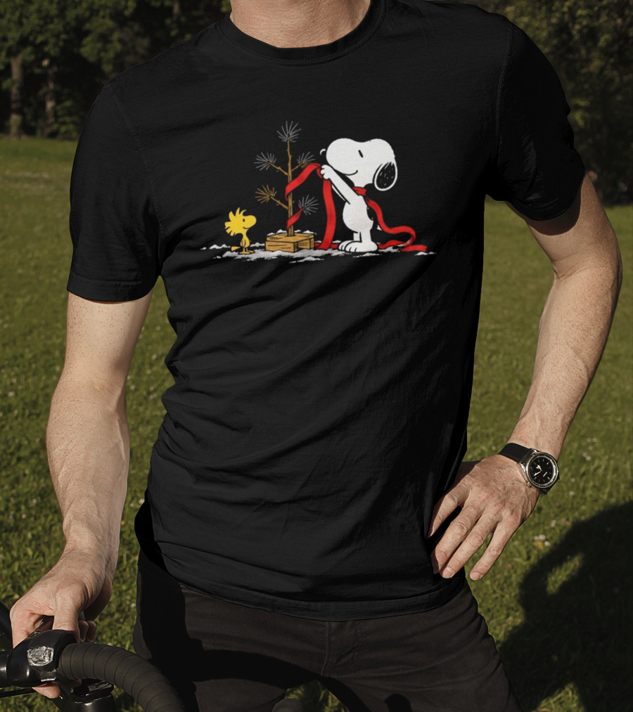 Snoopy Charlie Brown Little Christmas Tree For Peanuts And Christmas Lovers T-Shirt
