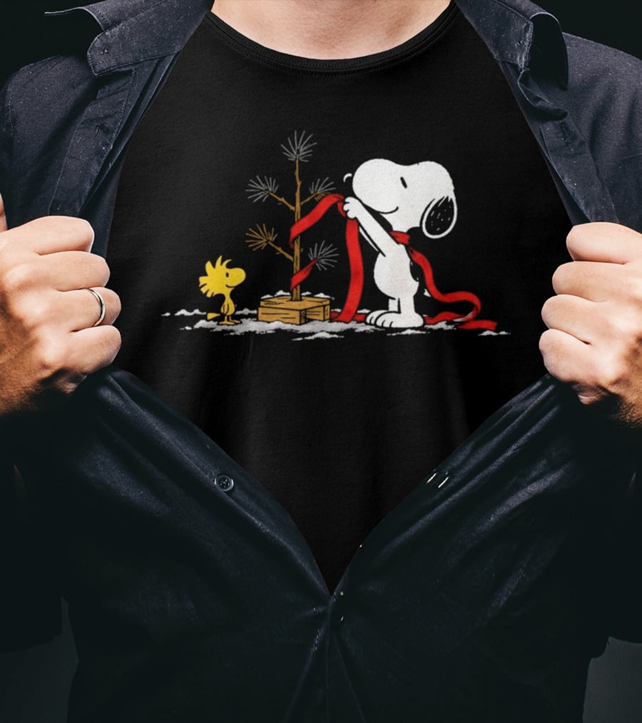 Snoopy Charlie Brown Little Christmas Tree For Peanuts And Christmas Lovers T-Shirt