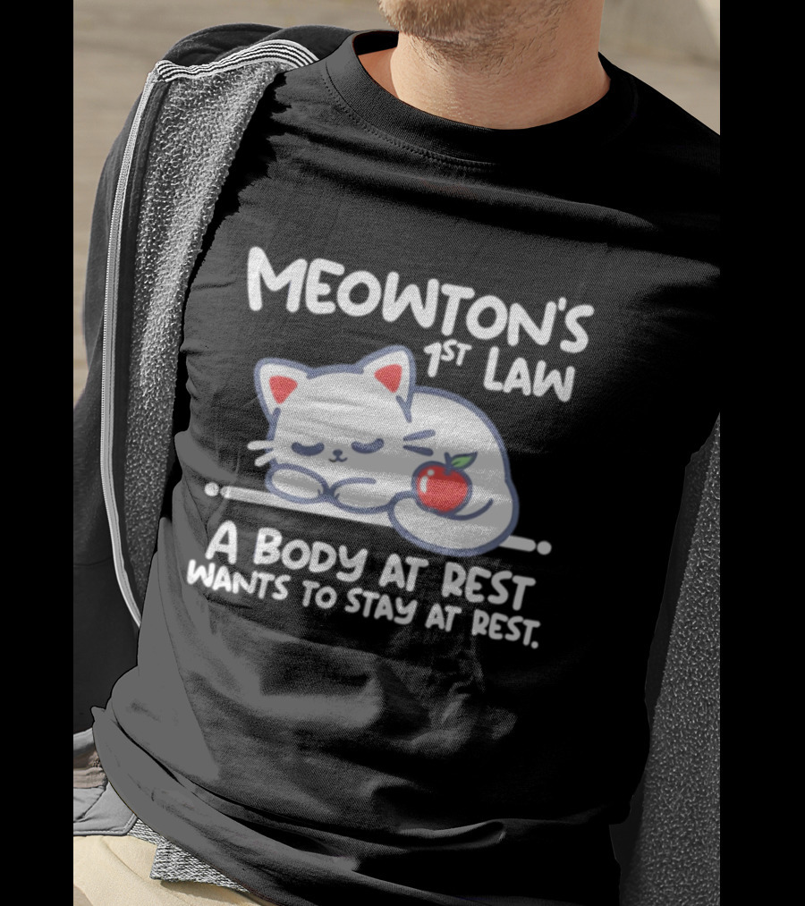 Meowton's 1st Law A Body At Rest Wants To Stay At Rest Sleeping Cat With Apple T-Shirt
