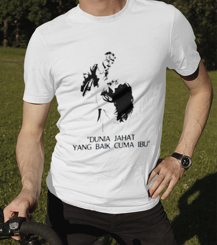 Dunia Jahat Yang Baik Cuma Ibu Motherhood Inspiring Words T-Shirt