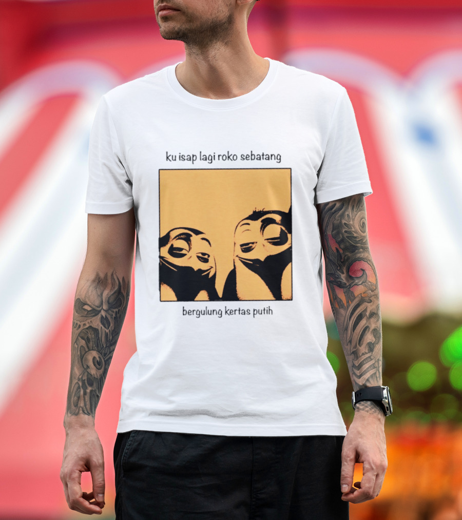 Ku Isap Lagi Roko Sebatang Bergulung Kertas Putih Private Kowalski T-Shirt