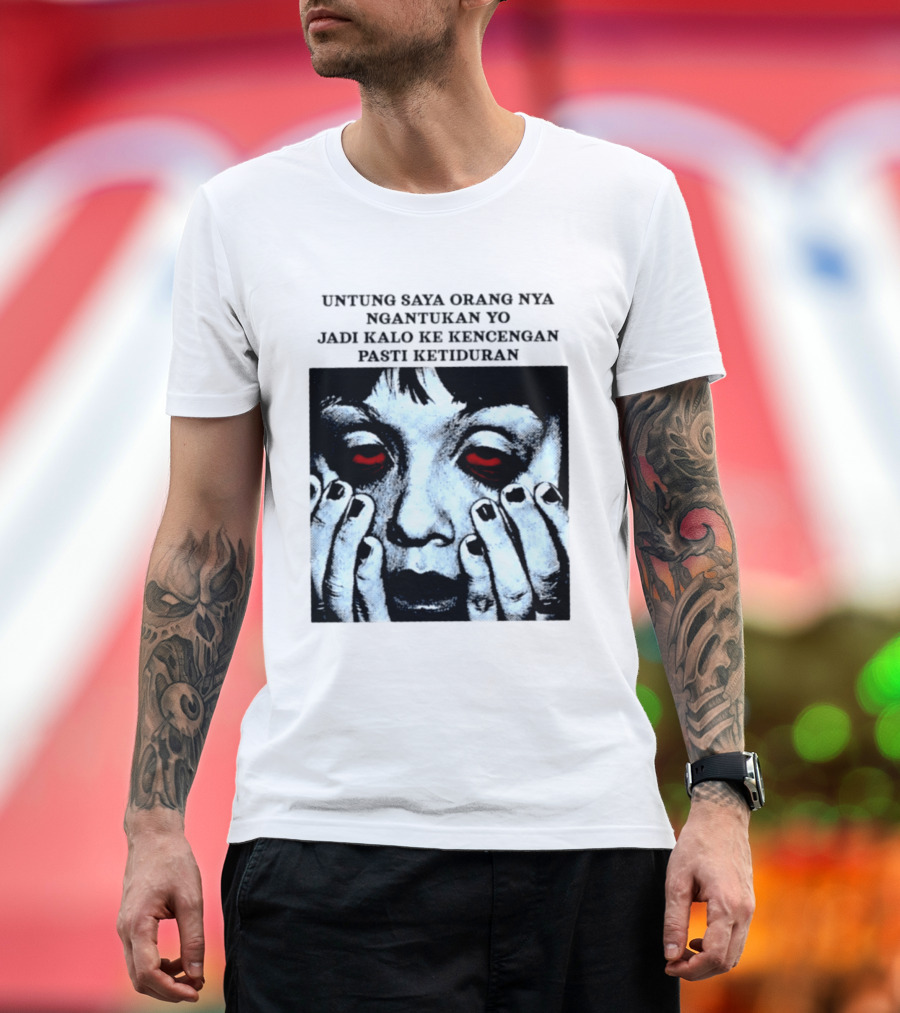 Untung Saya Orang Nya Ngantukan Yo Jadi Kalo Ke Kencengan Pasti Ketiduran Mata Merah Menahan Kantuk T-Shirt