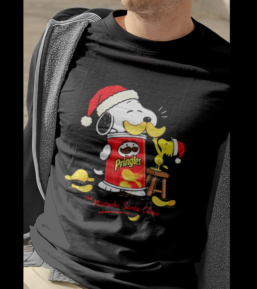 Pringles Snoopy Mustache Santa Christmas Chip Lovers Snack Fun T-Shirt