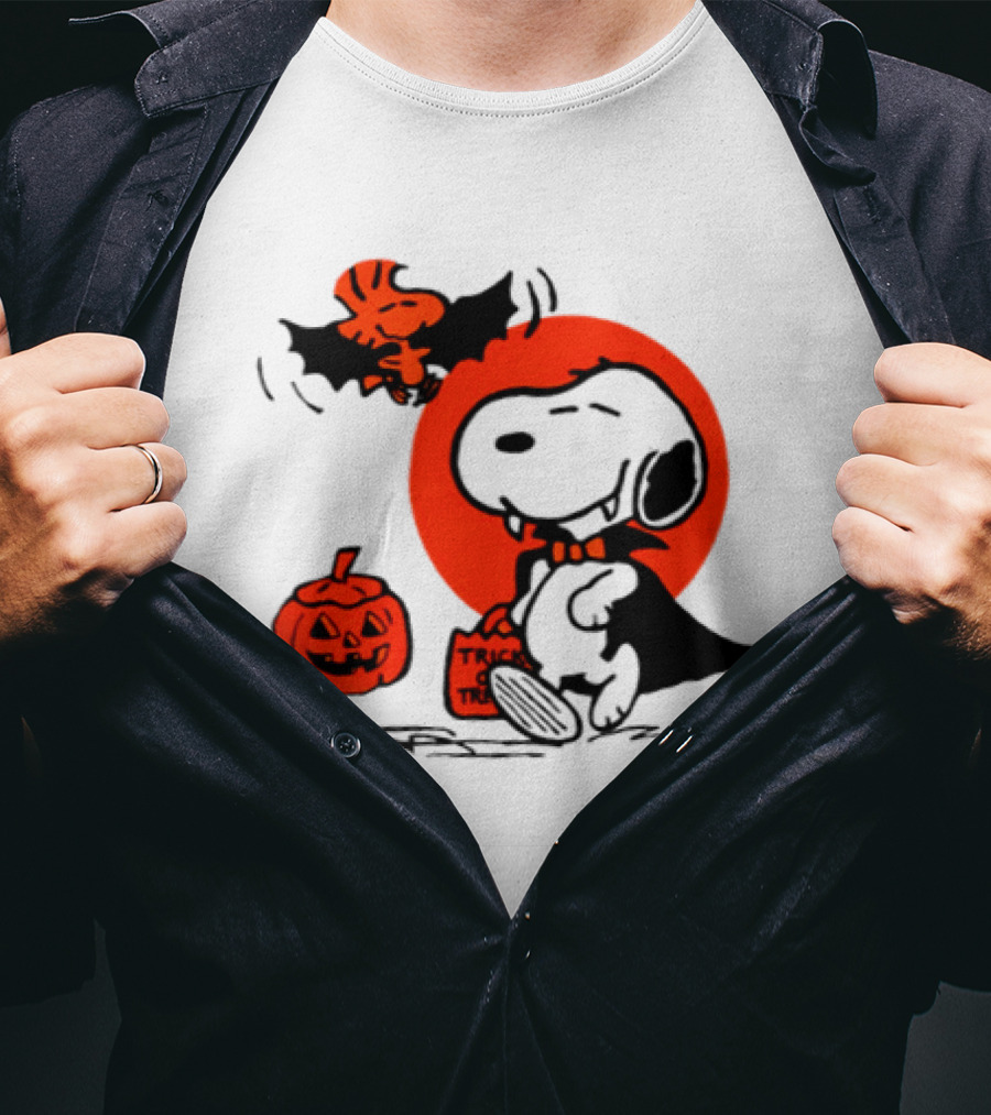 Snoopy Vampire Trick Or Treat 2026 Halloween Pumpkin Woodstock Bat T-Shirt