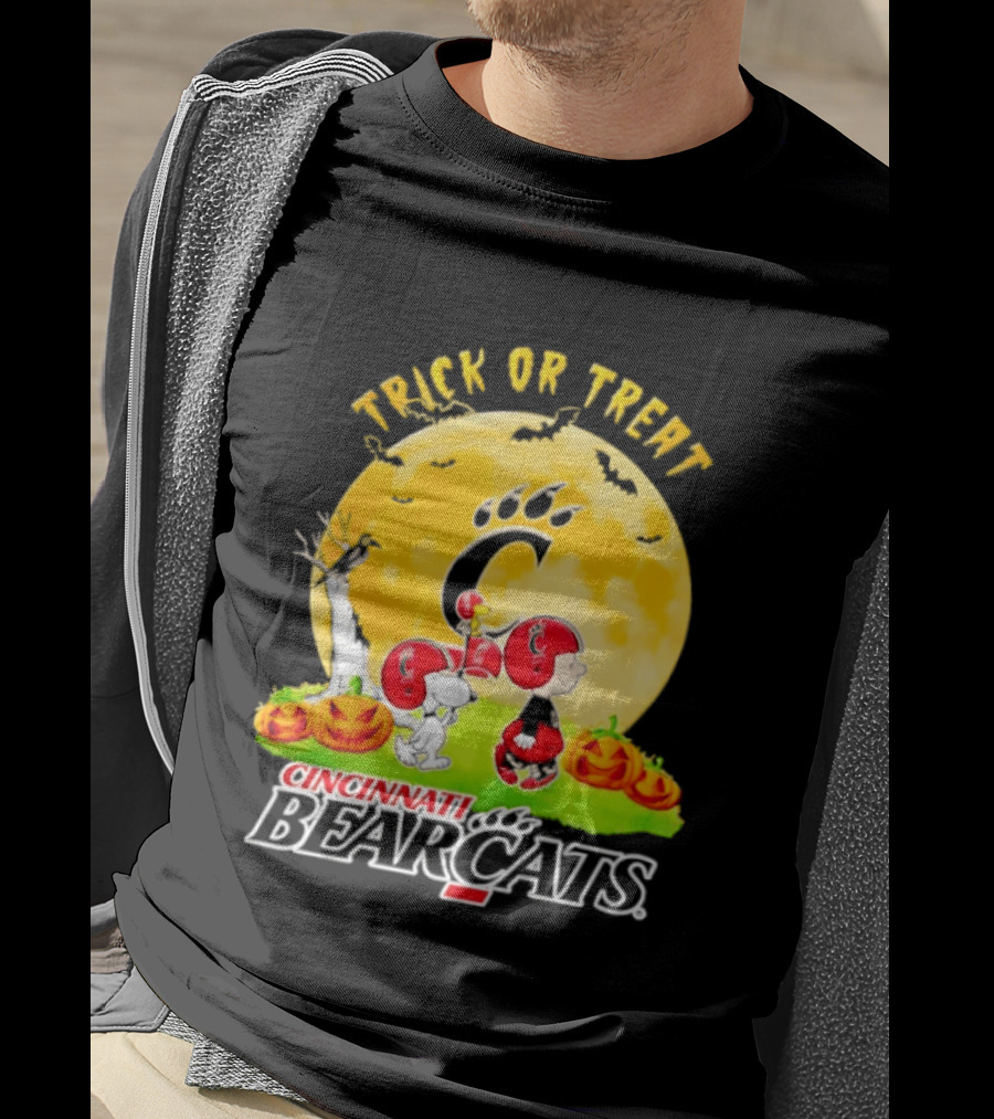 Cincinnati Bearcats Peanuts Trick Or Treat Halloween 2026 T-Shirt