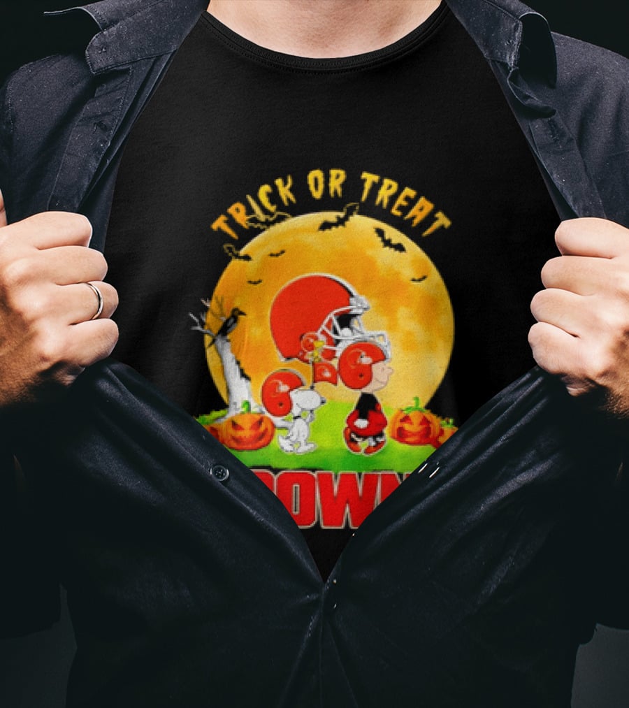 Cleveland Browns Peanuts Trick Or Treat Halloween 2026 T-Shirt