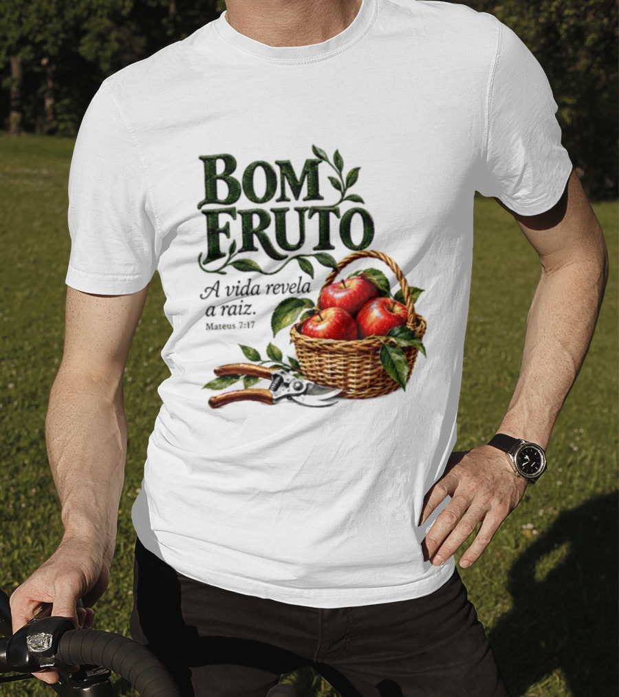 Bom Fruto A Vida Revela A Raiz Mateus 7 17 Basket Of Apples T-Shirt