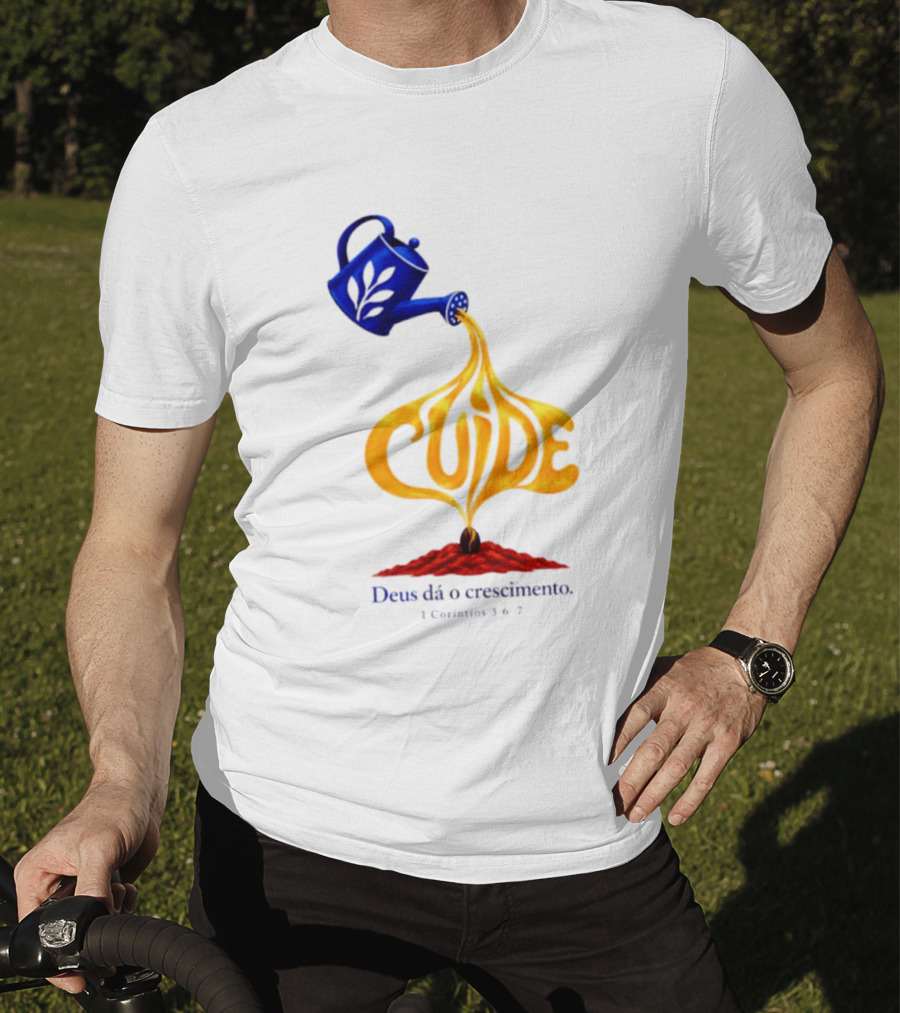 Cuide Deus Dá O Crescimento 1 Coríntios 3 6 7 Watering Can T-Shirt