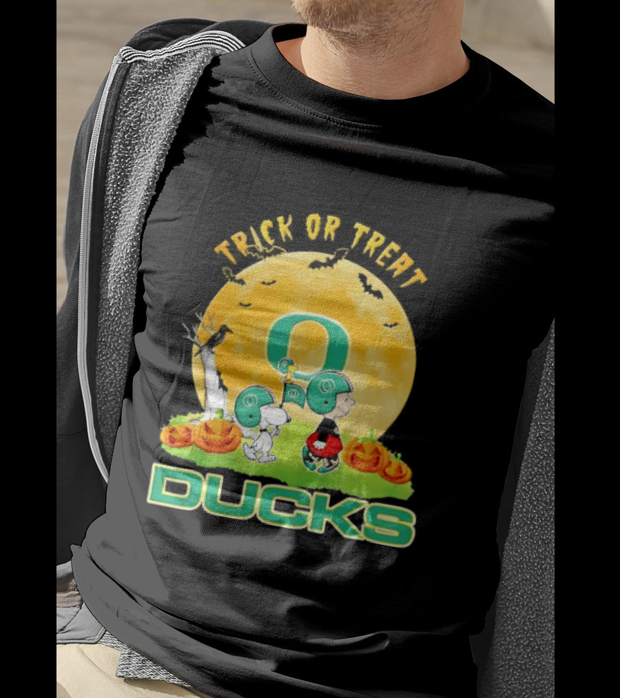 Oregon Ducks Peanuts Trick Or Treat Halloween 2026 T-Shirt