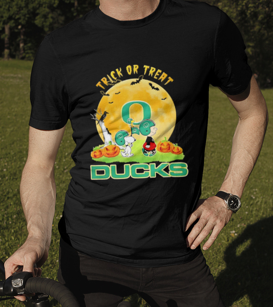 Oregon Ducks Peanuts Trick Or Treat Halloween 2026 T-Shirt