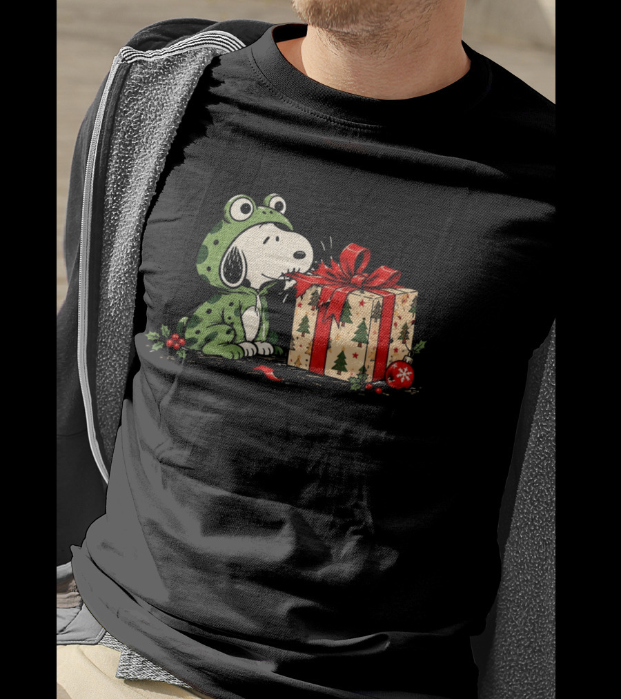 Snoopy Frog Christmas Chaos With Gift Box For Snoopy Lovers T-Shirt