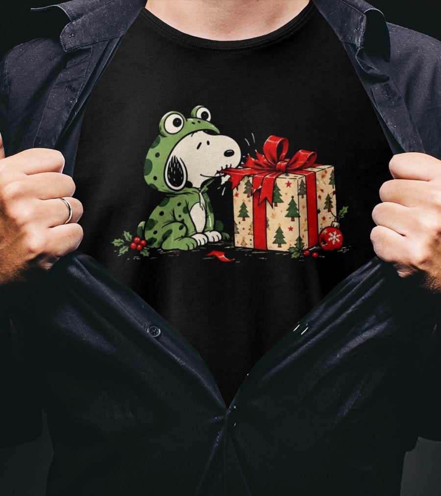 Snoopy Frog Christmas Chaos With Gift Box For Snoopy Lovers T-Shirt