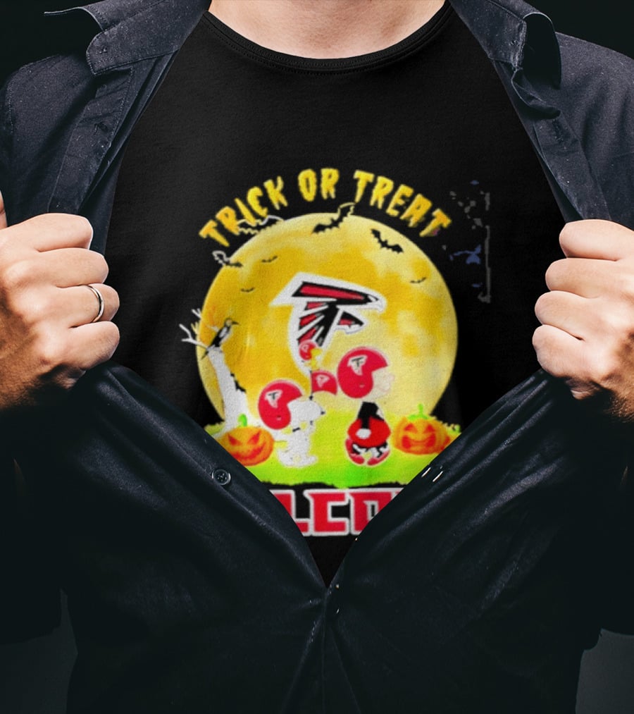 Atlanta Falcons Peanuts Trick Or Treat Halloween 2026 T-Shirt