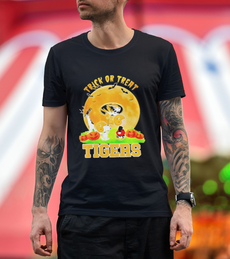 Trick Or Treat Tigers Halloween Peanuts Missouri 2026 T-Shirt