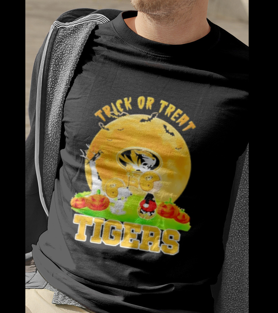 Trick Or Treat Tigers Halloween Peanuts Missouri 2026 T-Shirt