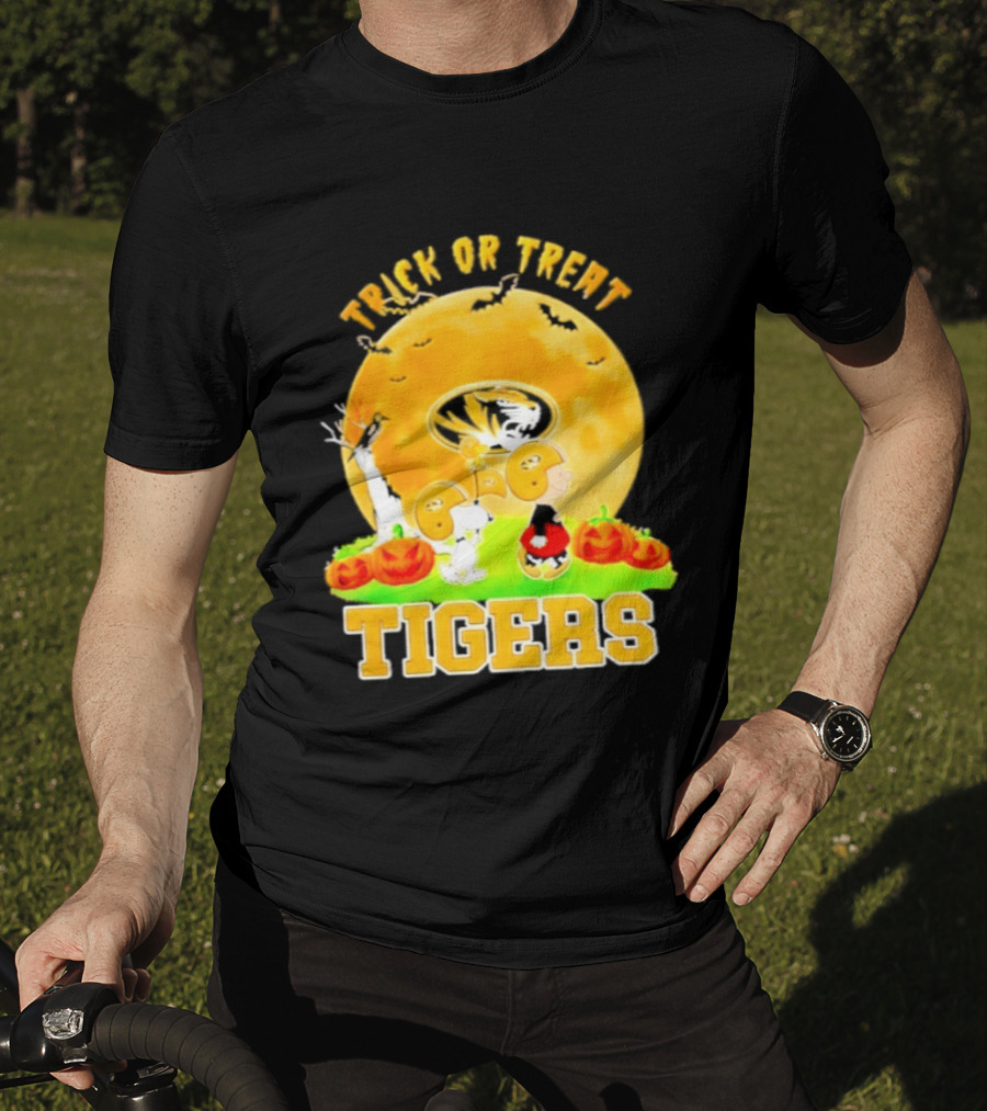 Trick Or Treat Tigers Halloween Peanuts Missouri 2026 T-Shirt