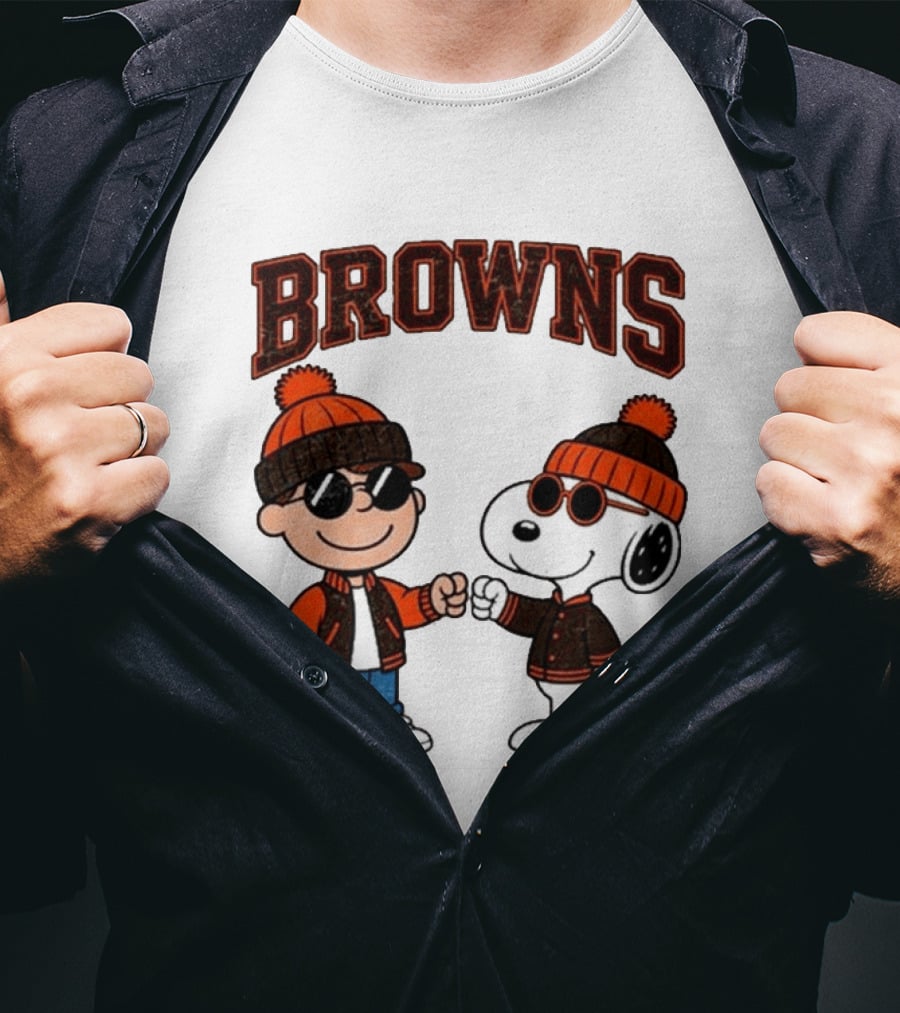 Browns Charlie Brown Snoopy NFL Football Team T-Shirt