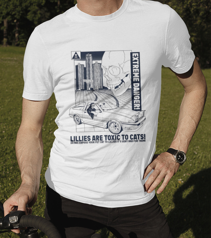 Extreme Danger Skull With Lilies Toxic To Cats Warning T-Shirt