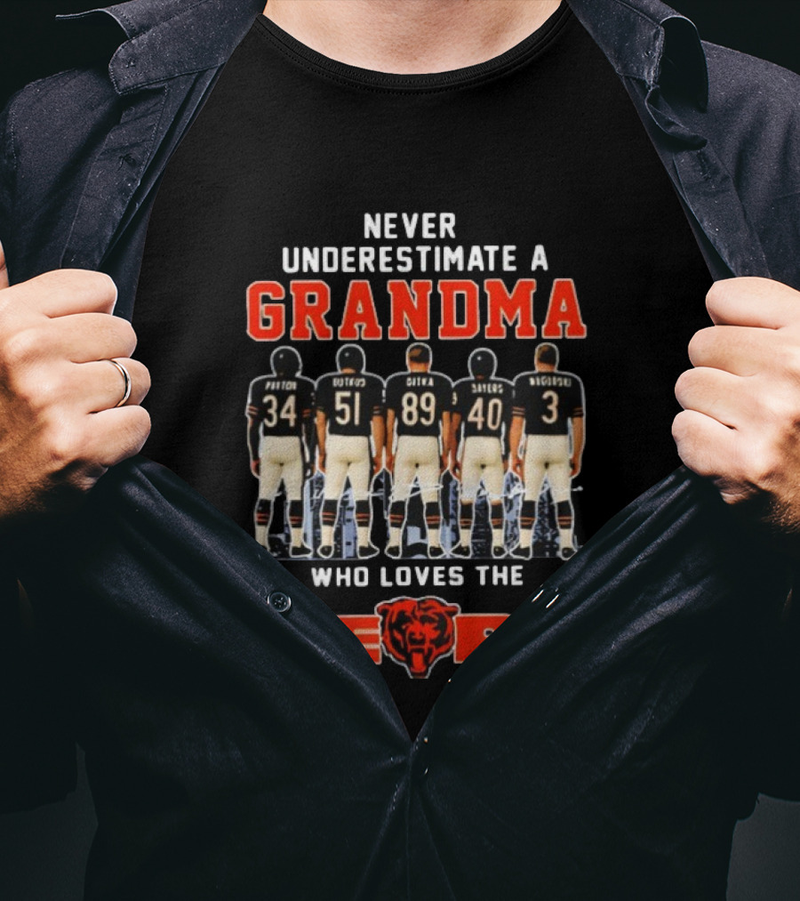 Never Underestimate A Grandma Who Loves The Chicago Bears Payton Butkus Ditka Sayers Singletary T-Shirt