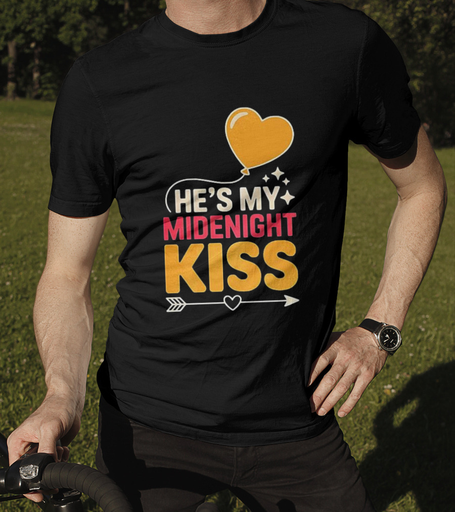 Happy New Year Midnight Kiss Heart Balloon And Arrow T-Shirt
