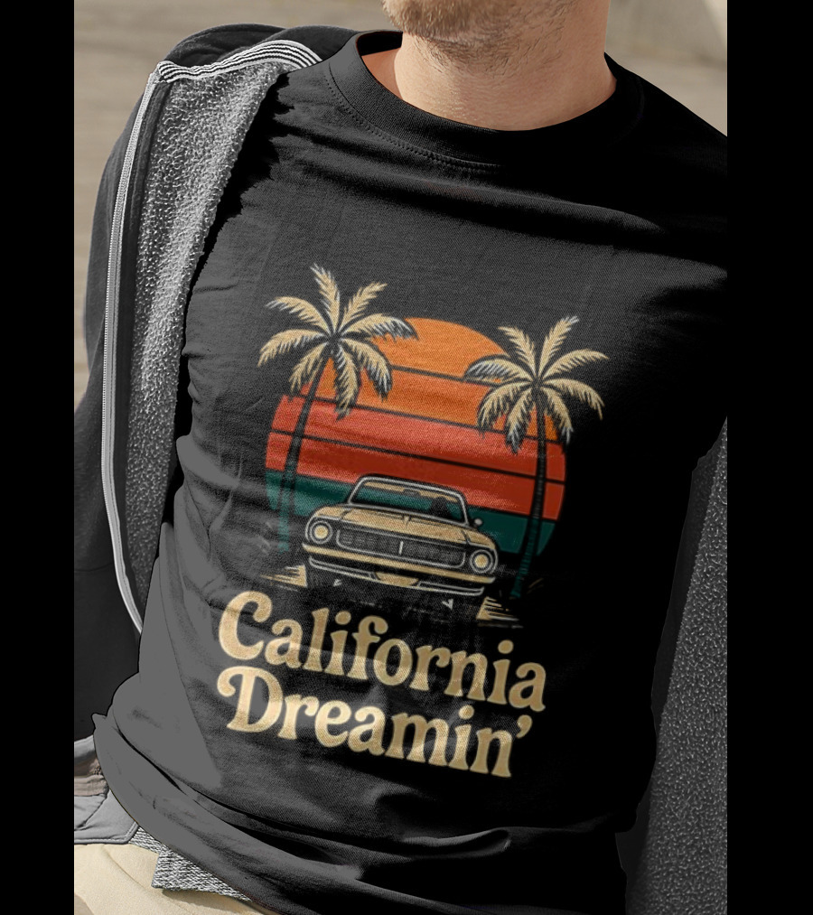 California Dreamin Vintage Sunset Car Palm Trees T-Shirt