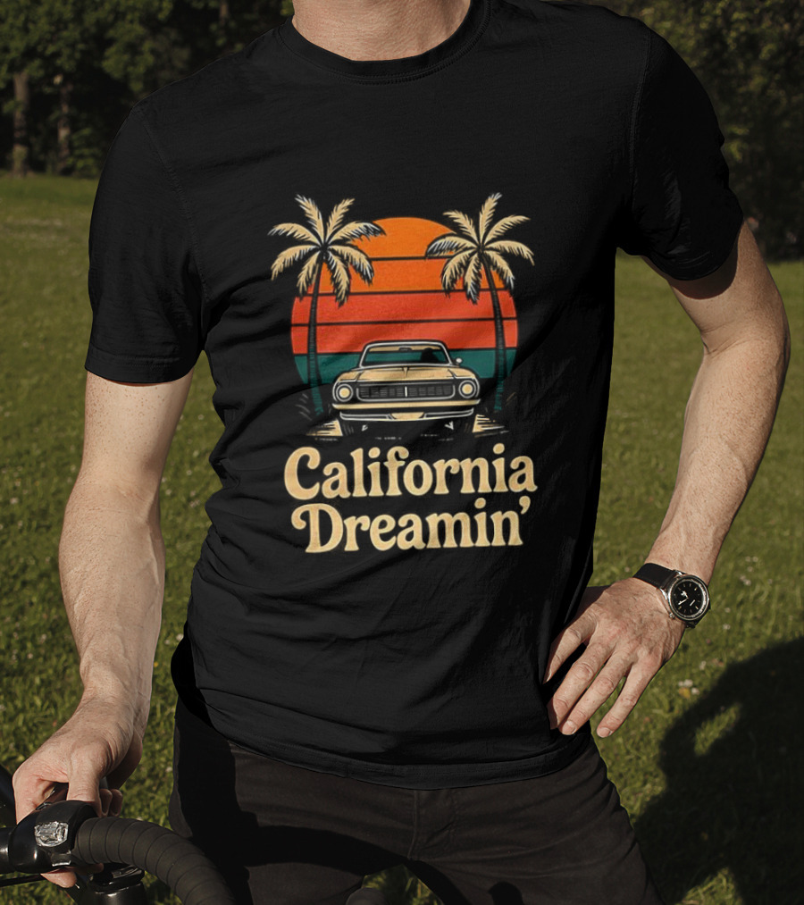 California Dreamin Vintage Sunset Car Palm Trees T-Shirt