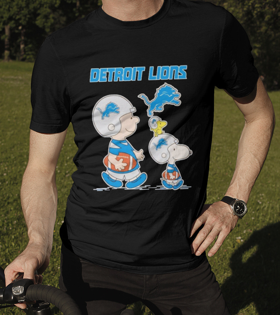 Detroit Lions Snoopy Charlie Brown NFL Football Peanuts Collaboration T-Shirt