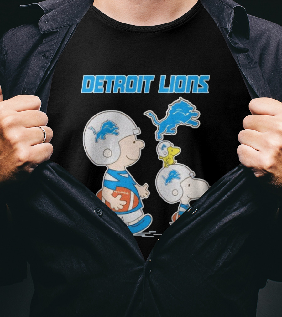 Detroit Lions Snoopy Charlie Brown NFL Football Peanuts Collaboration T-Shirt
