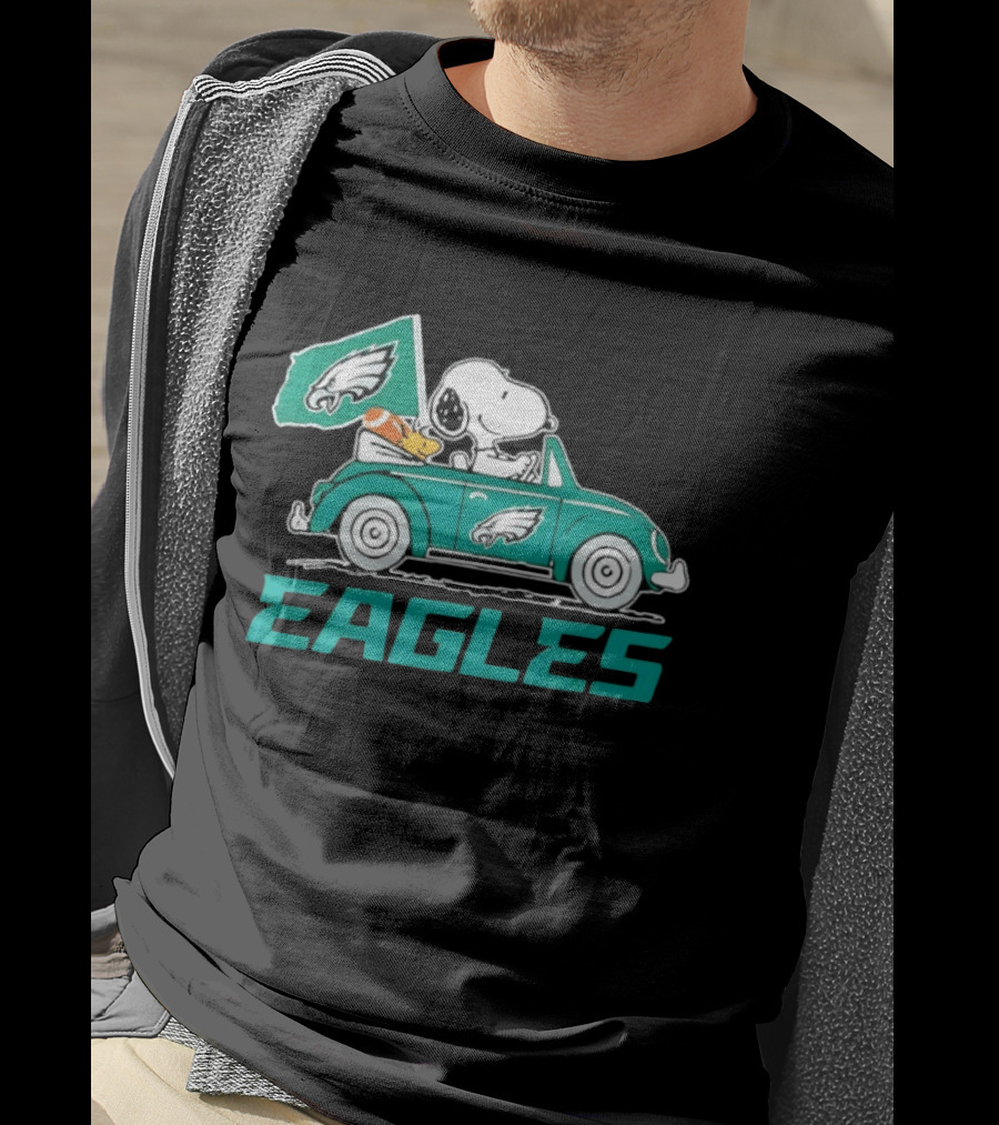 Snoopy Woodstock Driving Car With Philadelphia Eagles Flag EAGLES T-Shirt