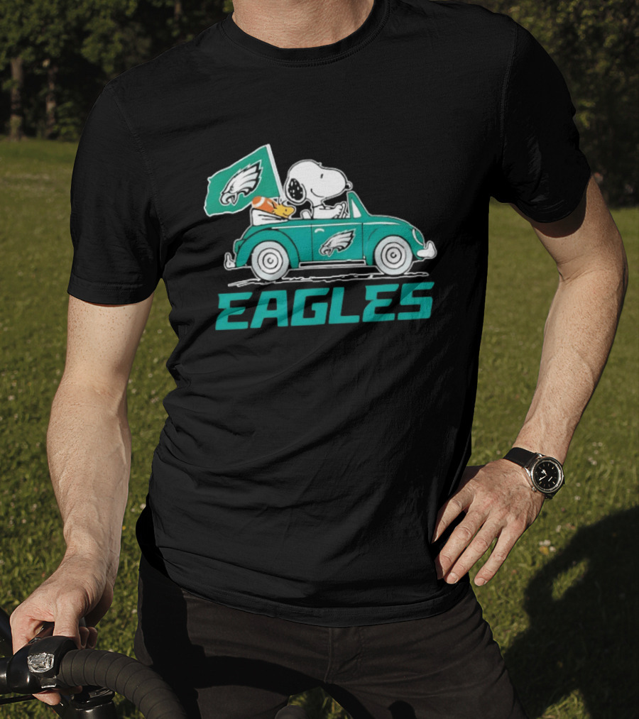 Snoopy Woodstock Driving Car With Philadelphia Eagles Flag EAGLES T-Shirt