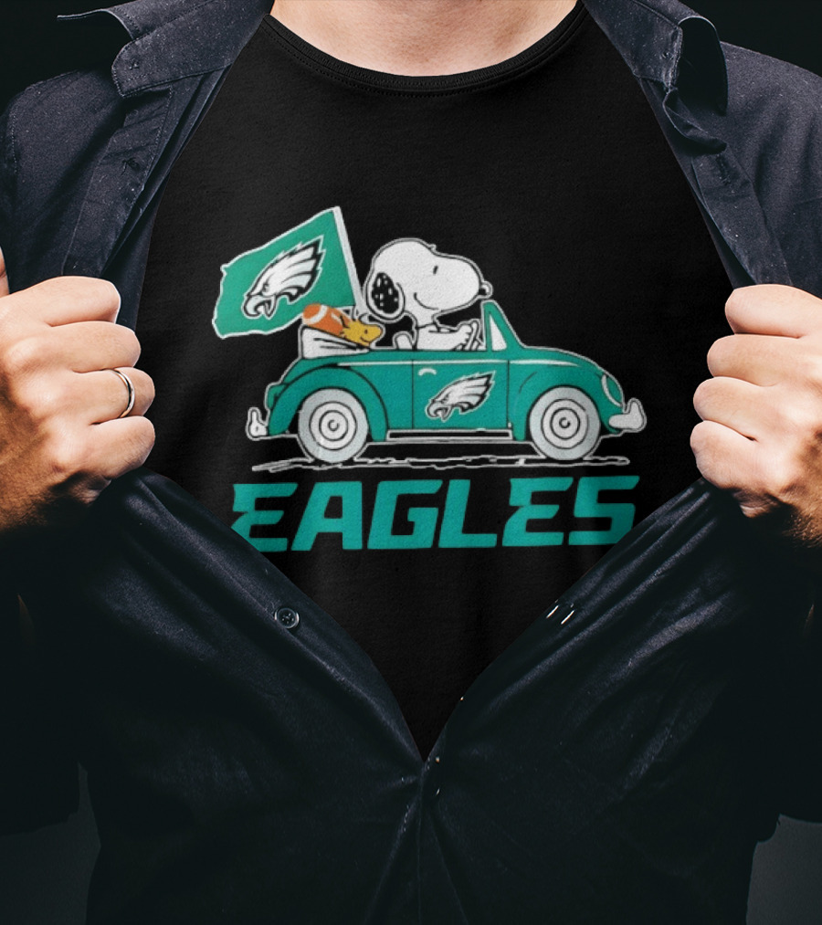Snoopy Woodstock Driving Car With Philadelphia Eagles Flag EAGLES T-Shirt