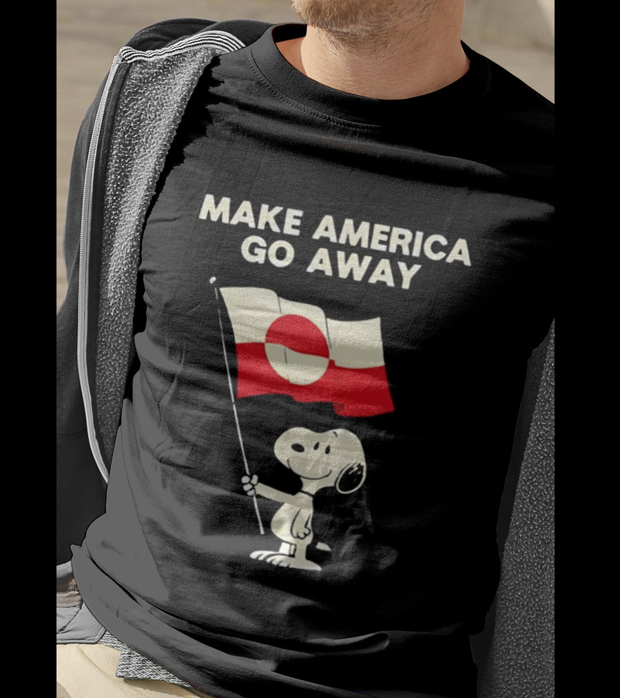 Snoopy Holding Greenland Flag Make America Go Away T-Shirt