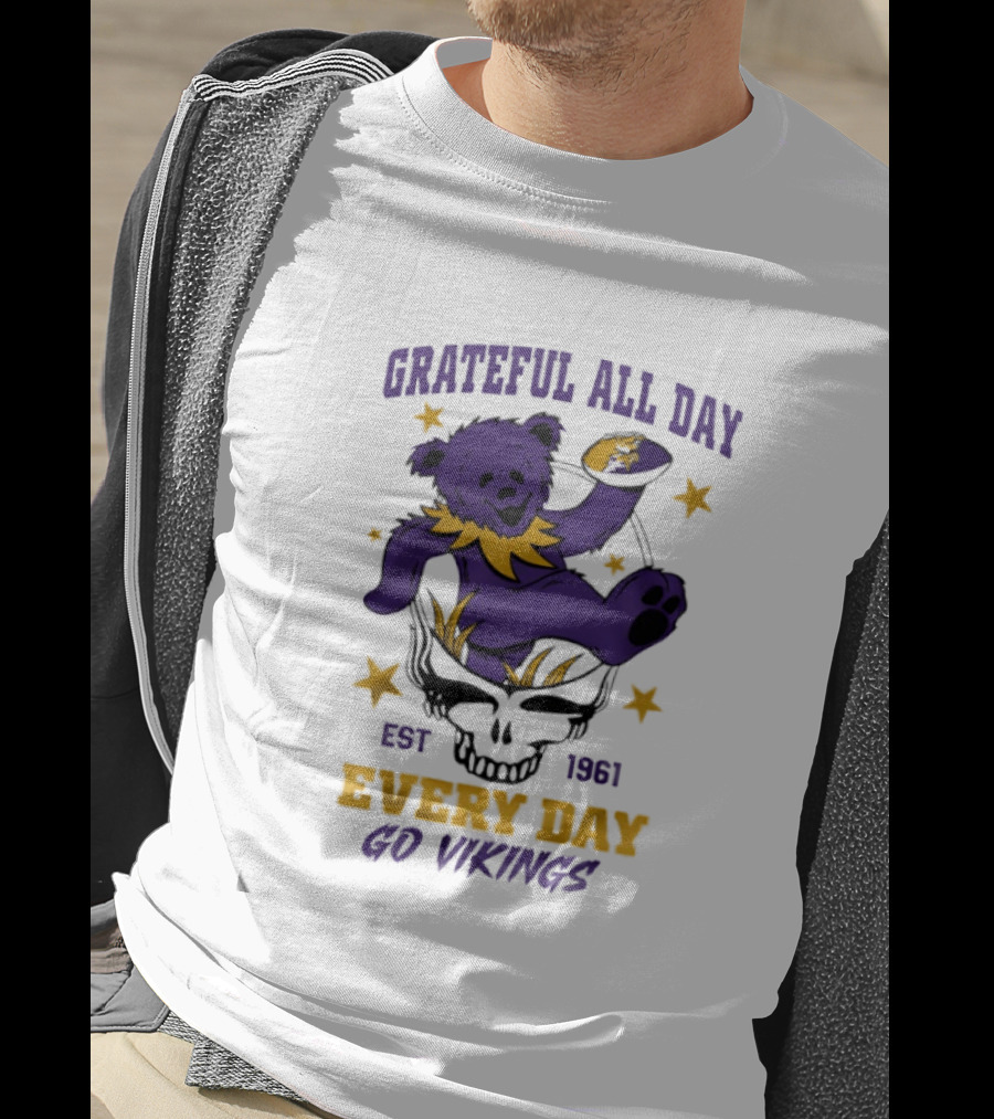 Grateful All Day Every Day Go Vikings Est 1961 Bear Skull Stars T-Shirt