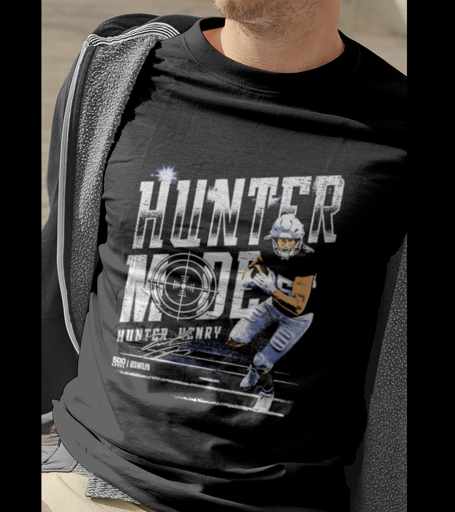 Hunter Henry Hunter Mode New England Patriots Target Accuracy Football T-Shirt