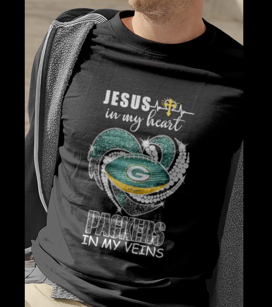 Jesus In My Heart Green Bay Packers In My Veins Diamond Heart Shape T-Shirt
