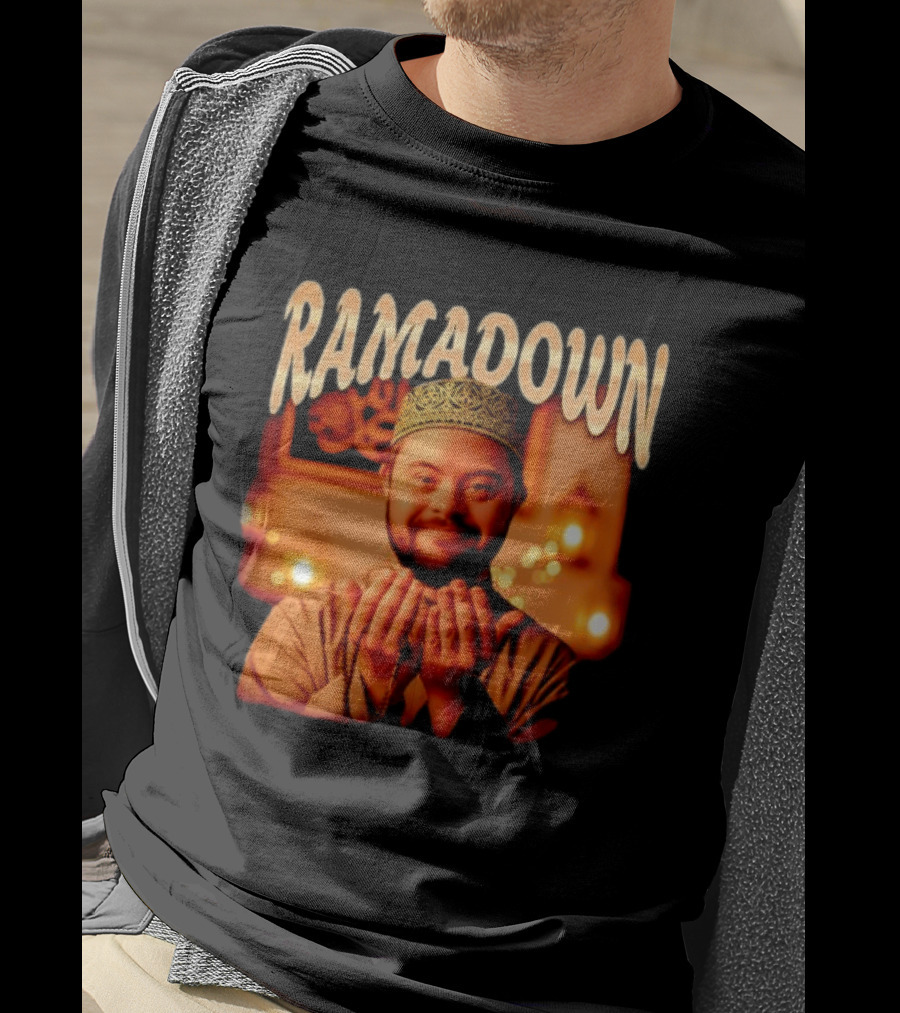 Ramadown Mens Kufi Malawi Hexa Series Smiling Man Praying Ramadan T-Shirt
