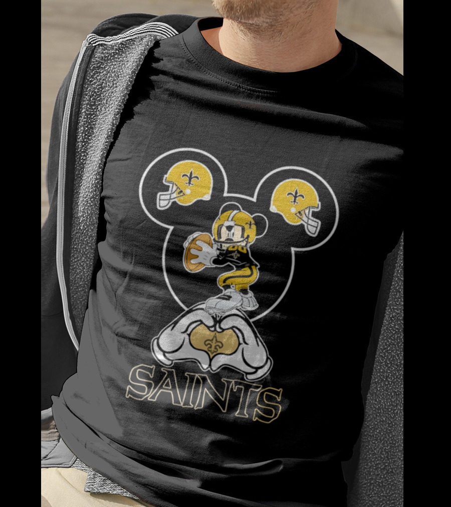 New Orleans Saints Mickey Mouse Football Heart Hands T-Shirt